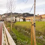 Ebony I Local Rentss Apartament *