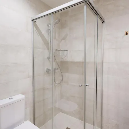 Ebony I Local Rentss Daire