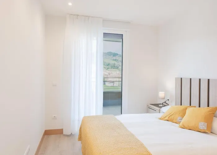 Ebony I Local Rentss Apartment *